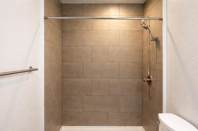 Building Photo - 105 Star