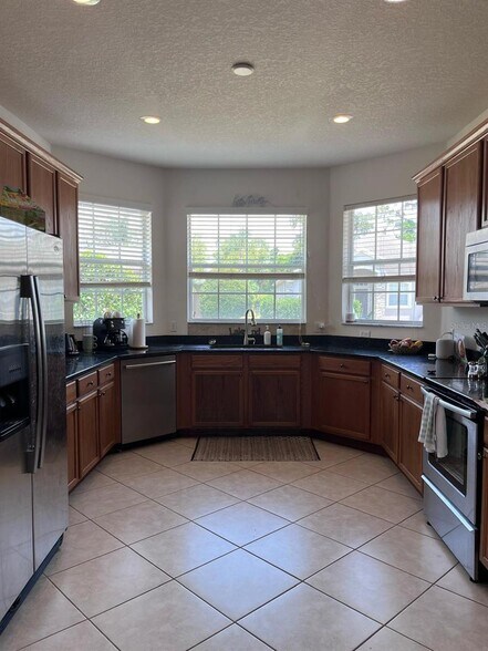 Building Photo - 6457 Evergreen Park Dr
