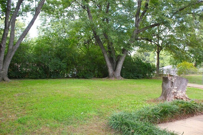 Building Photo - 3729 Village Oak Cove