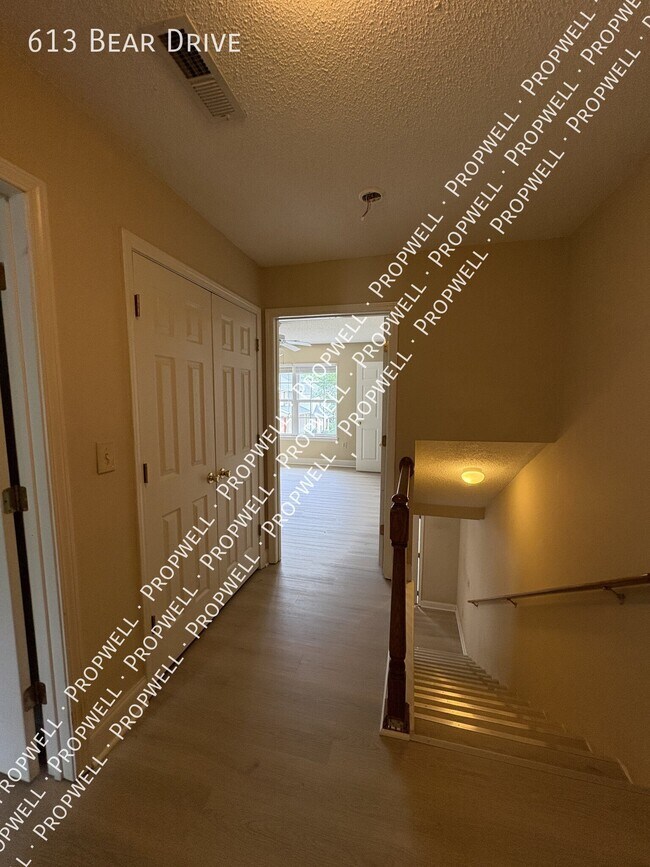 Building Photo - 613 Bear Dr