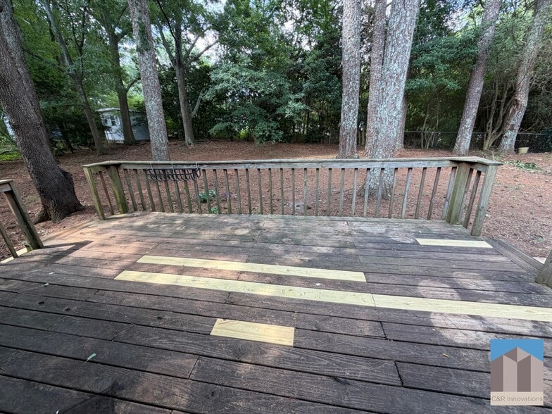 Building Photo - 734 Marthas Dr