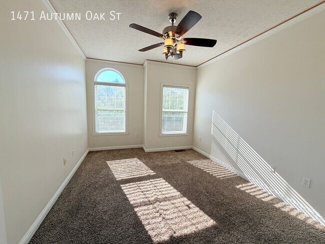 Building Photo - 1471 Autumn Oak St