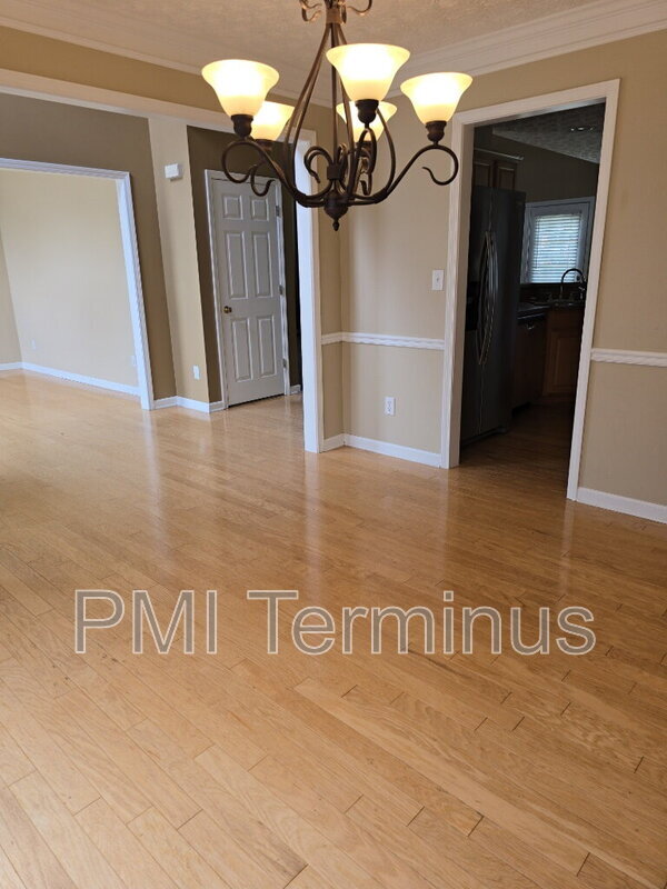 Building Photo - 6122 Farmwood Way SE