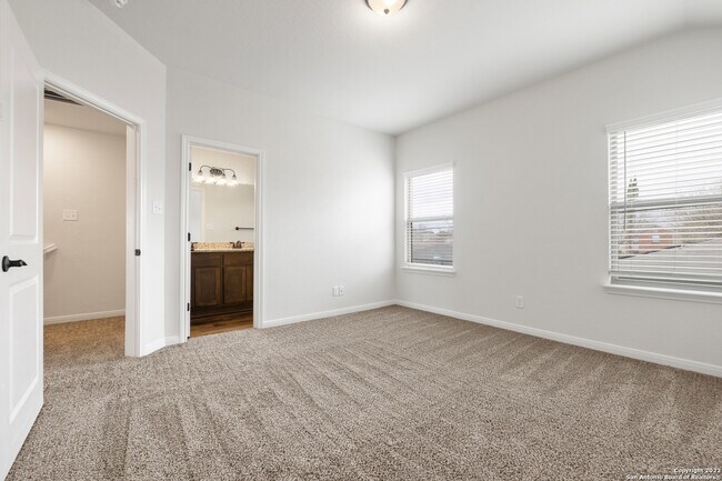 Building Photo - 2307 Lynwood Bnd