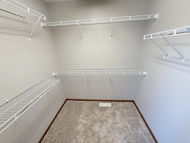 Building Photo - 10515 Pond Curve