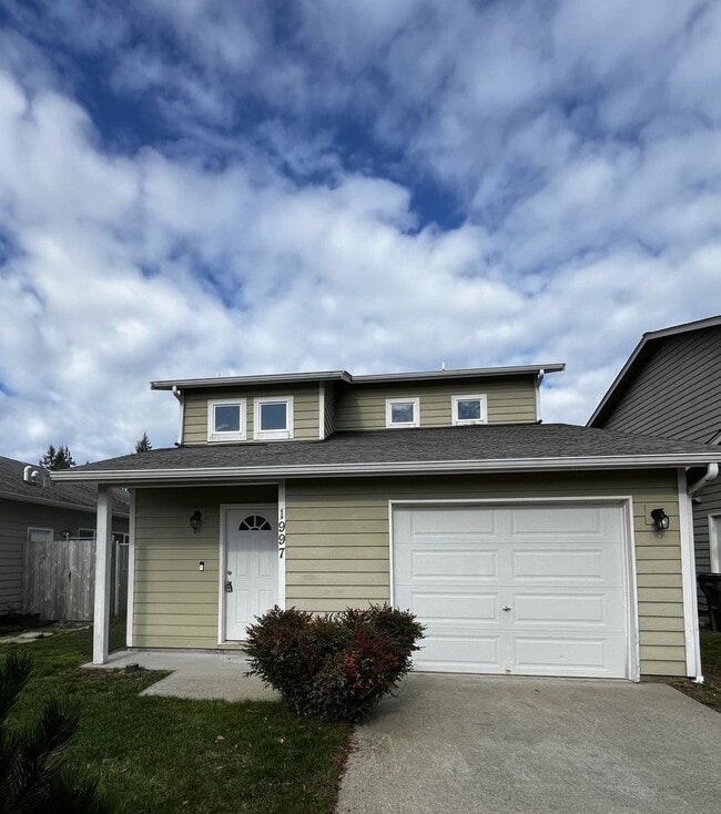 Building Photo - Green Certified 2 Bedroom Port Orchard Home!