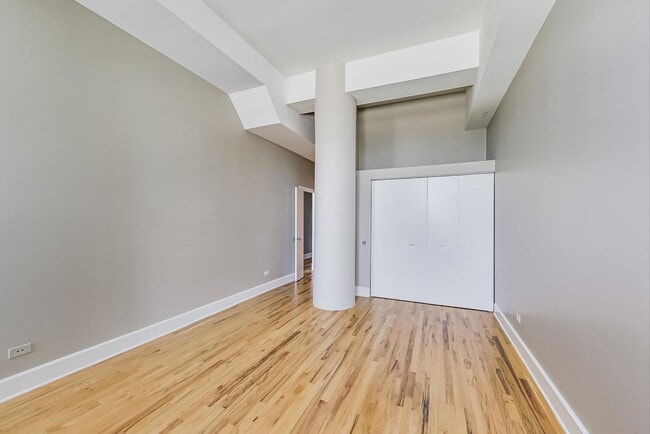 Building Photo - 165 N Canal St