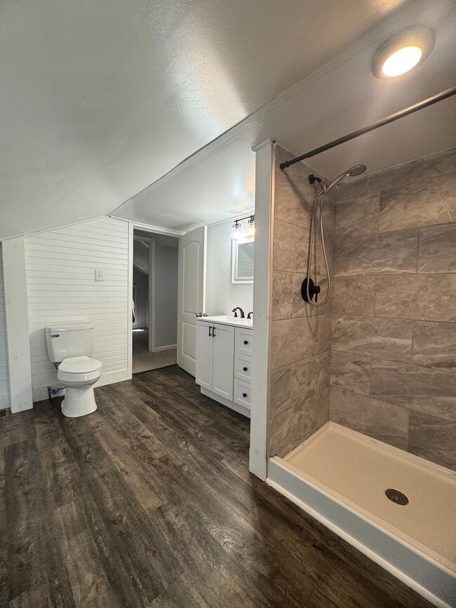 Building Photo - Spacious 3-4 Bedroom, 2 Bath Home for Rent...