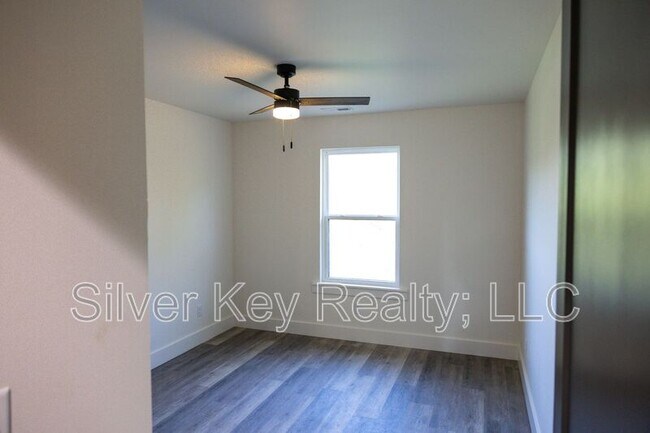 Building Photo - 1985 Highway 411