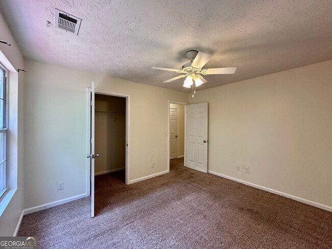 Building Photo - 3713 Crescent Hill Ln