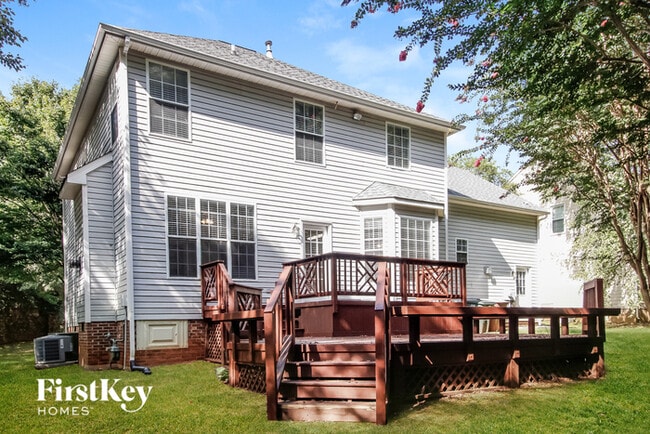 Building Photo - 501 Willowview Dr
