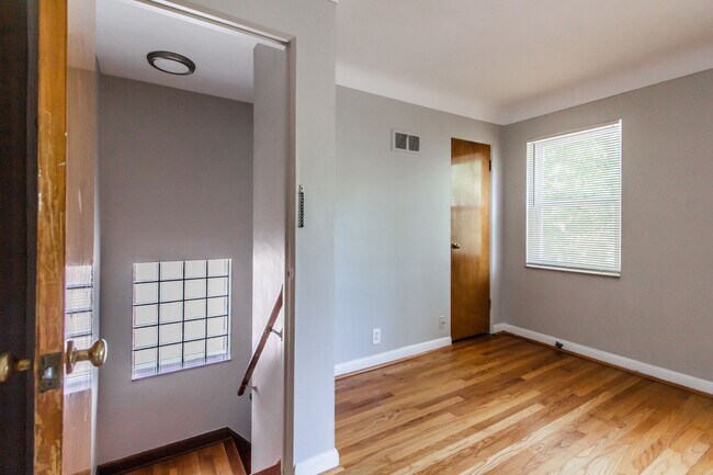 Building Photo - 7212 Dartmouth Ave