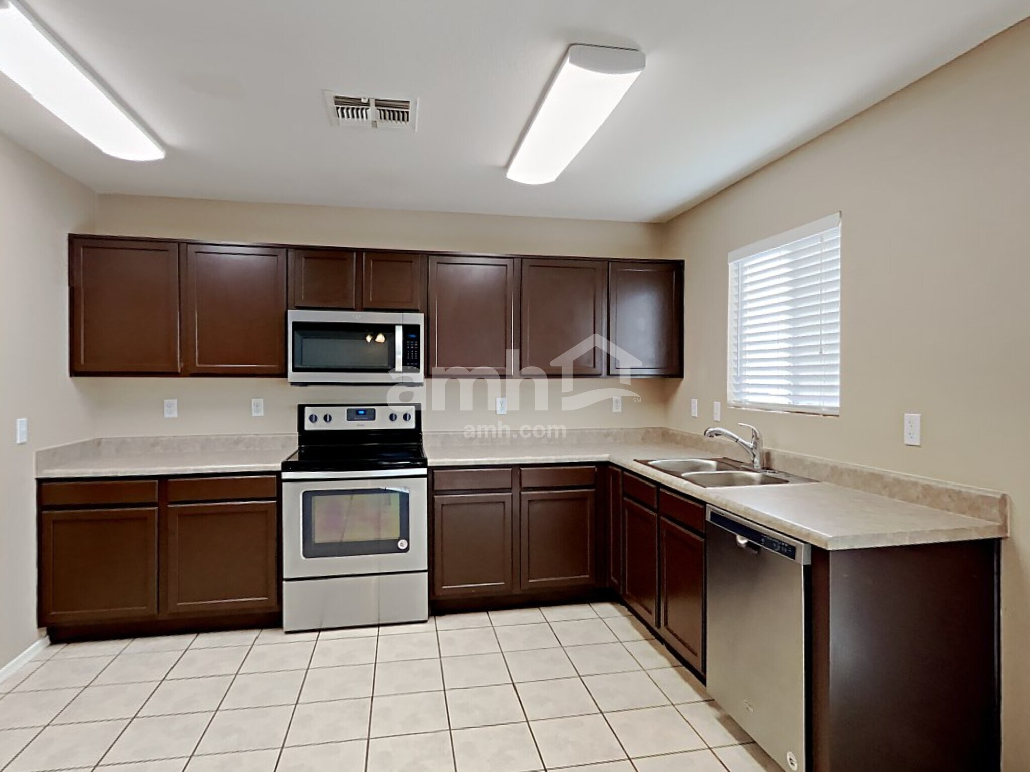 Building Photo - 1117 E Dust Devil Dr