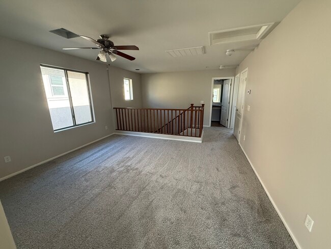 Building Photo - 942 S Deerfield Ln