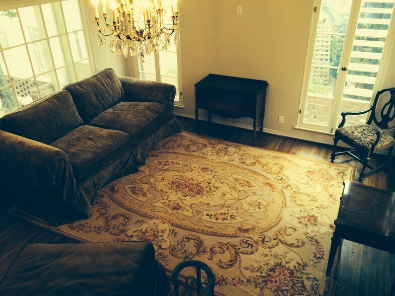 Living Room - 9560 1/2 W Olympic Blvd