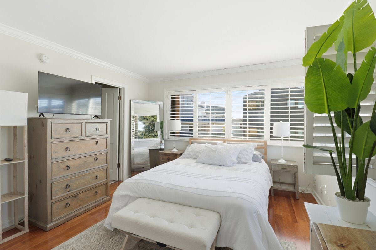 Building Photo - 6400 Pacific Ave