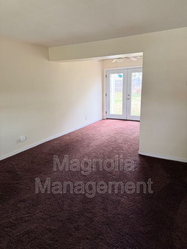 Building Photo - 226 Oak St