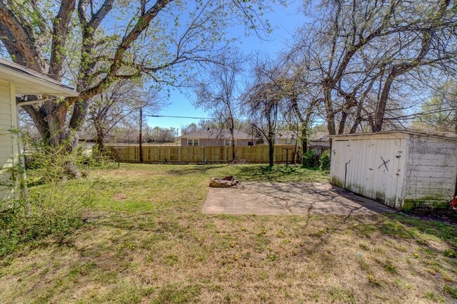 Building Photo - Recently Updated 3 Bed 1 Bath Rental Home