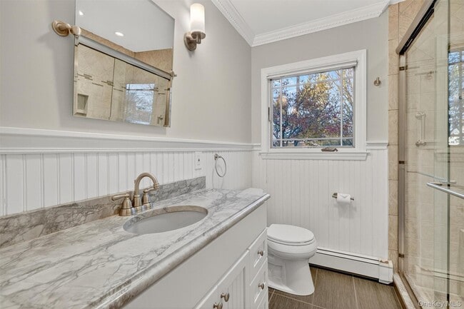 Building Photo - 350 Spring St