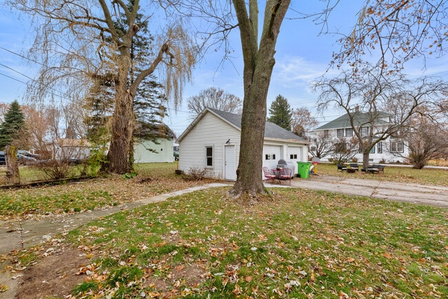 Building Photo - 1136 Fond Du Lac Ave