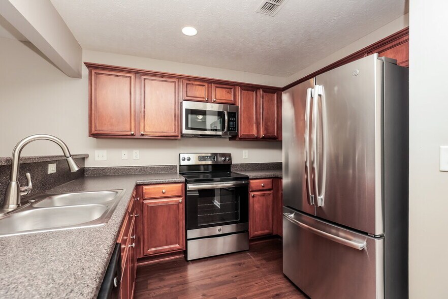 Building Photo - 1025 Lakewalk Dr