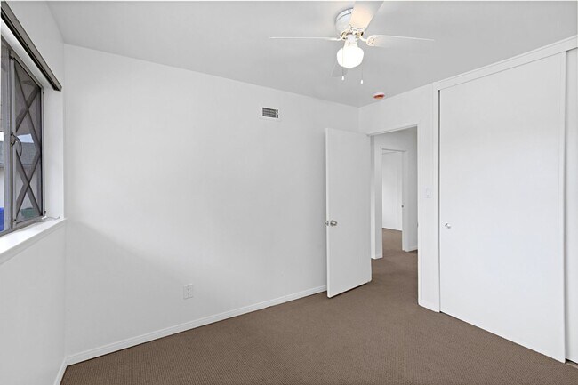 Building Photo - Single level home in San Carlos