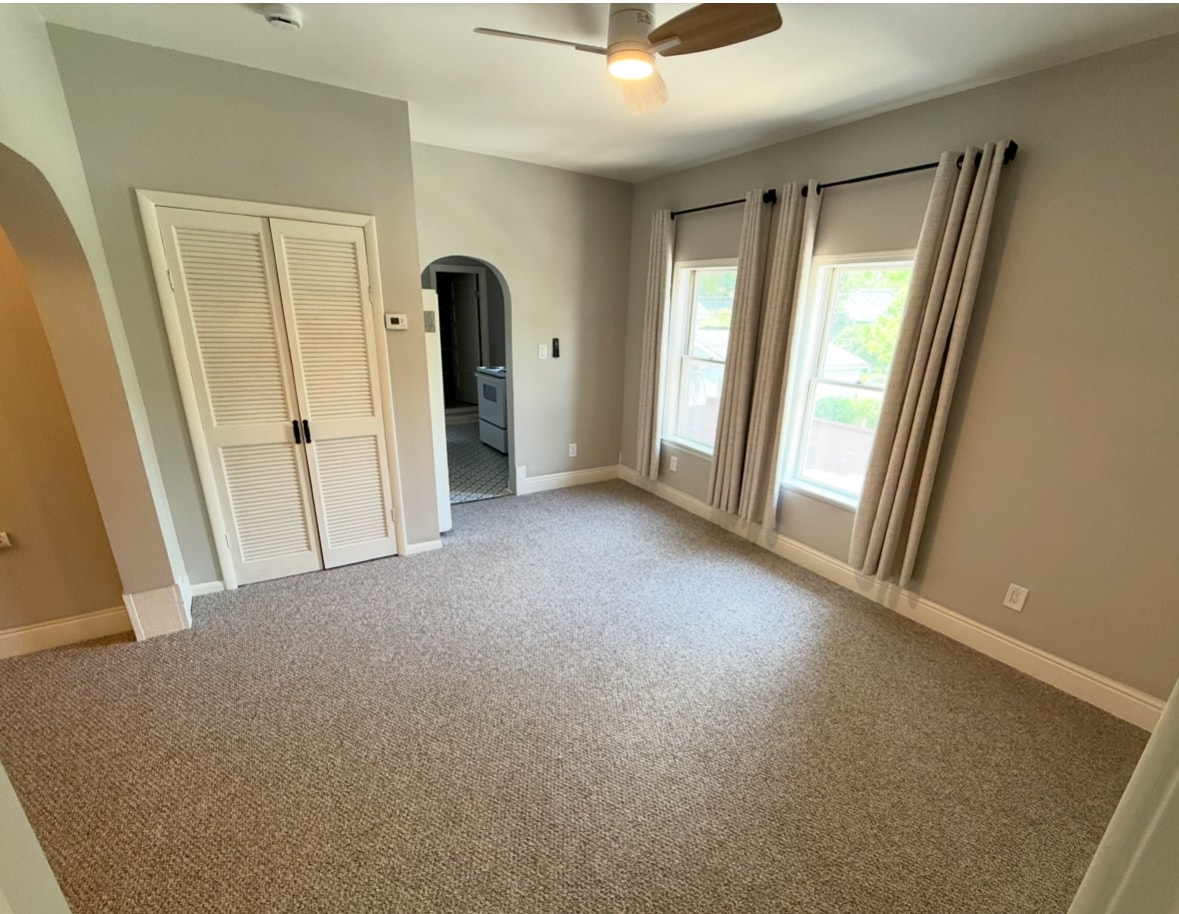 Unit 3 living room - 209 N William St