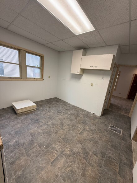 Building Photo - 327 E Stuart Ave