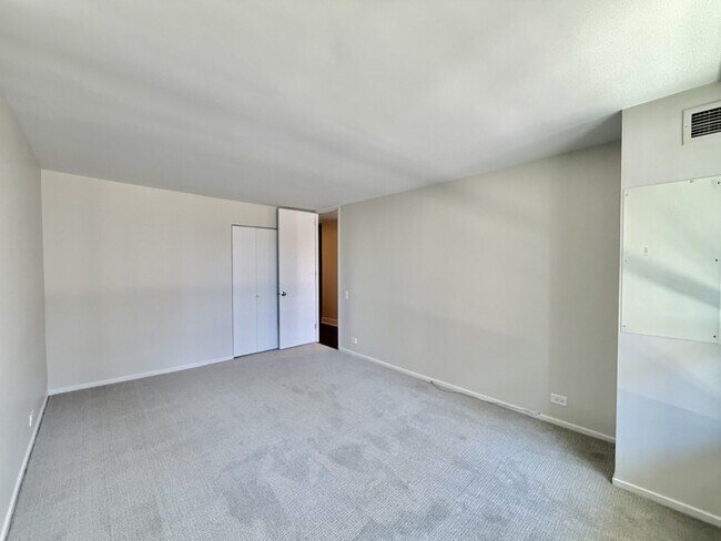 Building Photo - 1030 N State St
