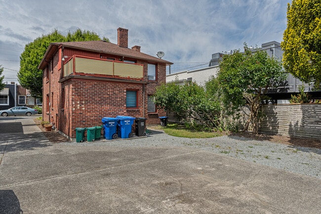 Building Photo - 2610 58th Ave SW