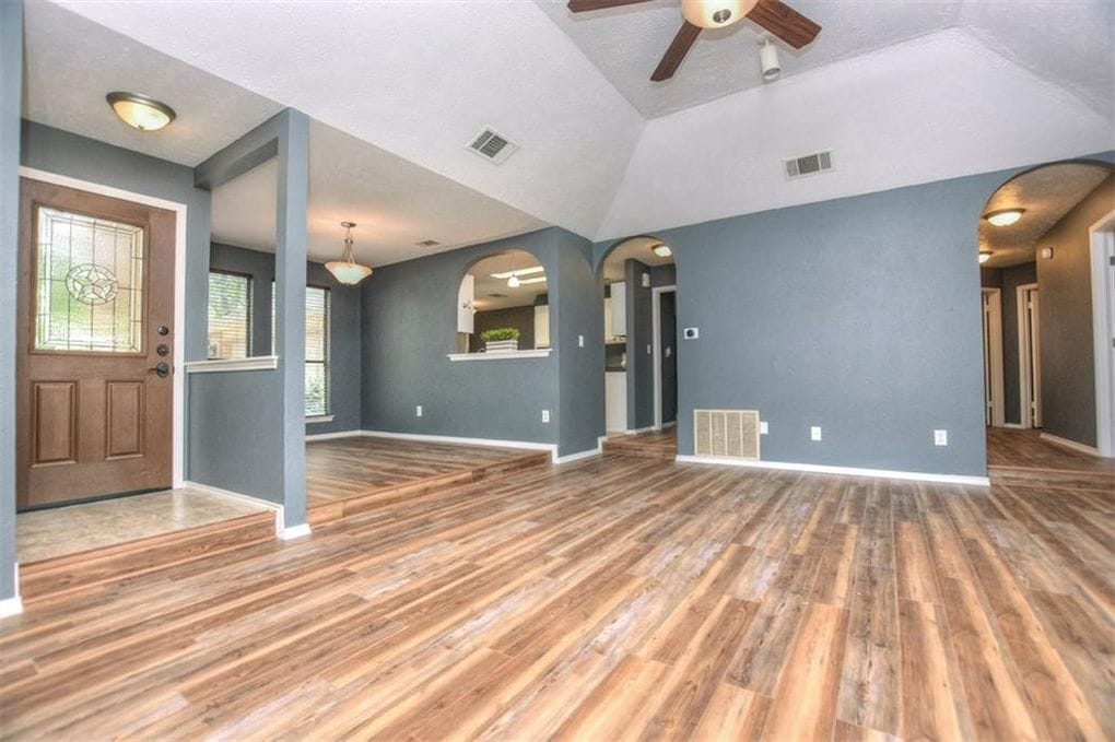 Living - 2010 Elder Way