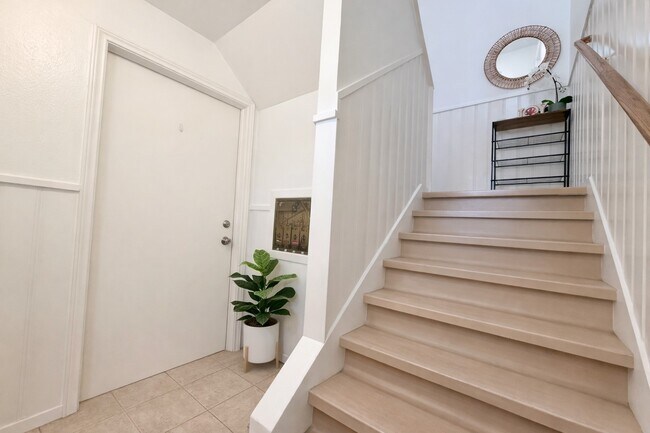 Building Photo - 2126 Banks St