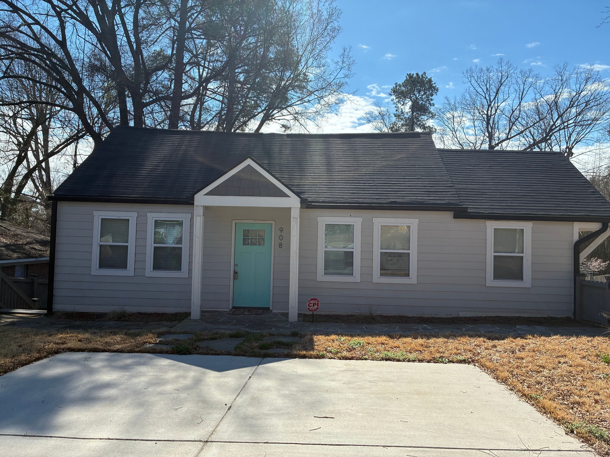 Building Photo - Room in House on Fiske St