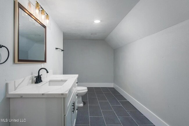 Building Photo - Beautiful 4-Bedroom, 3.5 Bathroom for Rent