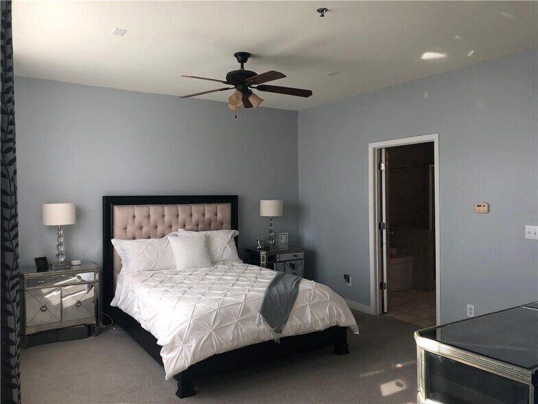 Building Photo - 238 Walker St SW