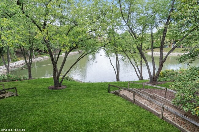 Building Photo - 1601 Fairway Dr