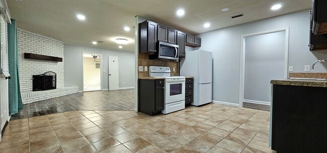 Building Photo - 605 Melbourne Dr