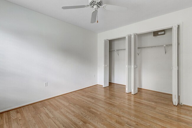 Building Photo - ** LAKEWOOD ** 3 BED / 2 BATH / GARAGE - SINGLE FAMILY HOME - GREAT LOCATION! - PET OK - ANNUAL R...