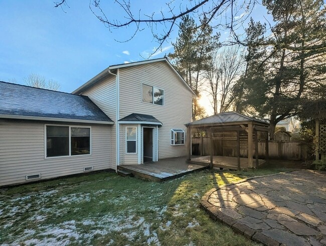 Building Photo - 3bd/2.5ba Everett Home