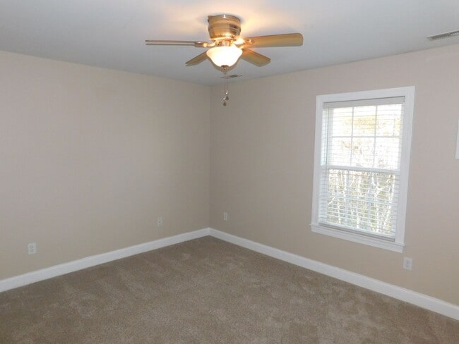 Building Photo - Location, Location, Location!!