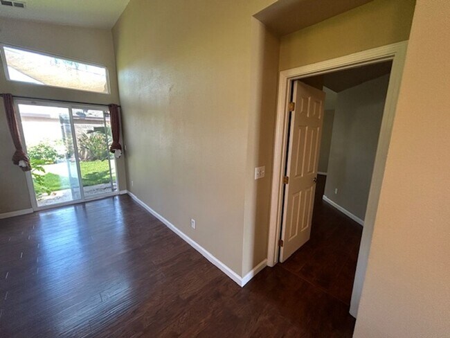 Building Photo - Beautiful 3 Bedroom 2 Bathroom in Farmersville!!