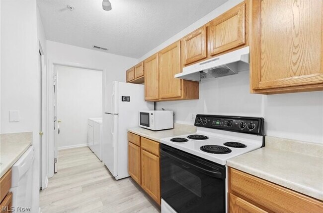 Building Photo - 14929 Lenox Dr