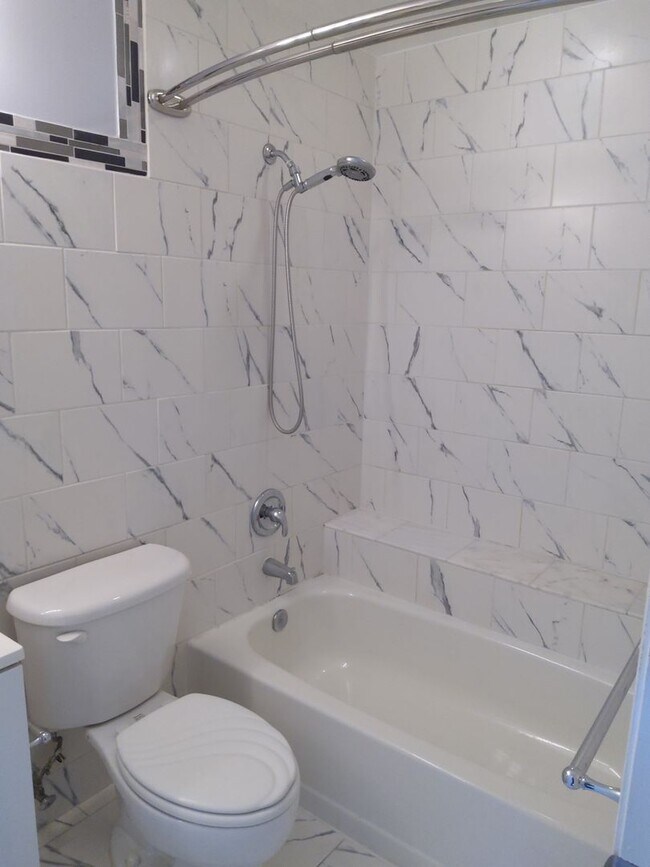 Building Photo - Two Bedroom/ Two Bath Condo at Falls Garde...