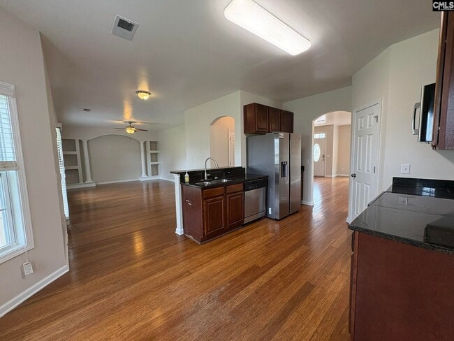 Building Photo - 137 Rossmore Dr