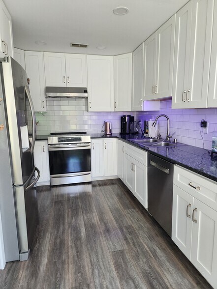 Kitchen - 1 Longspur Ct