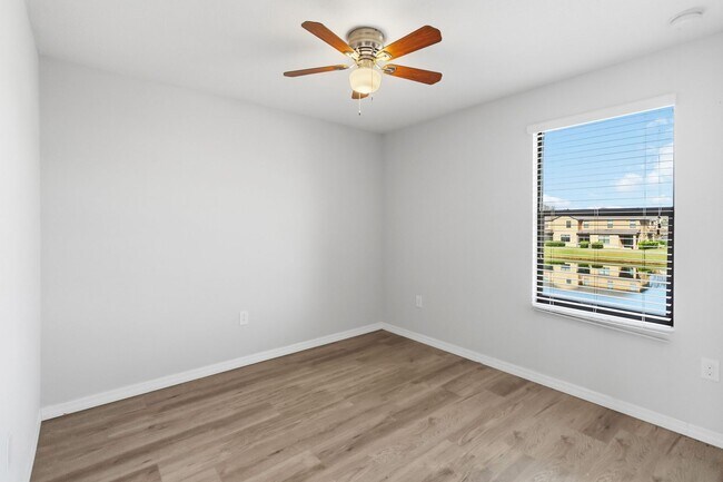 Building Photo - Bright & Stylish 3-Bedroom Townhome with Pond Views in Gated Seven Oaks