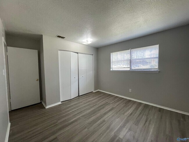 Building Photo - 103 Jodi Dr