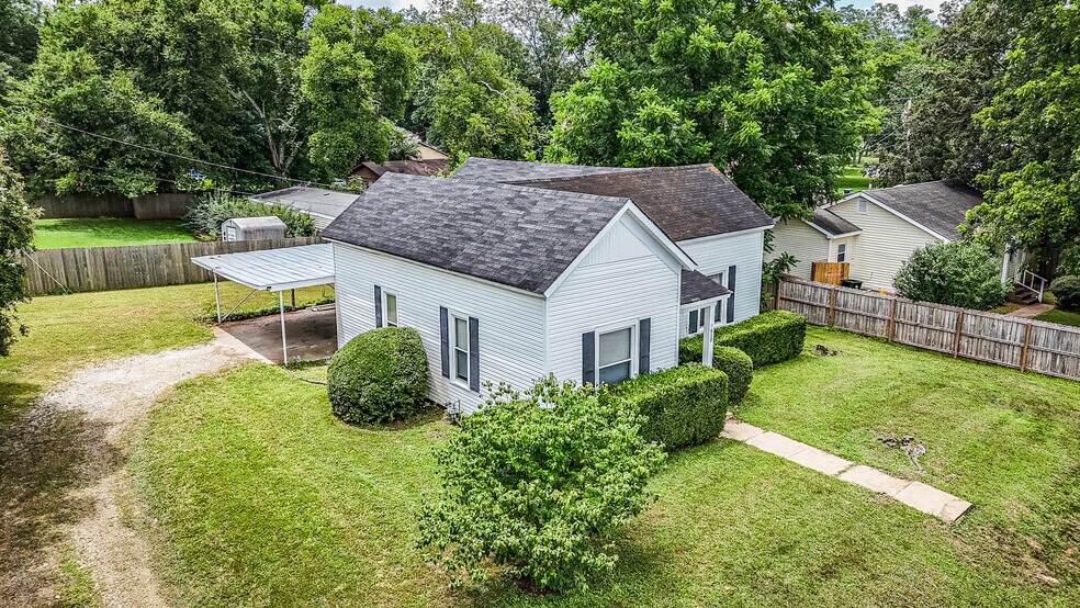 Primary Photo - 610 E McClellan St