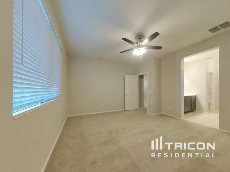 Building Photo - 17762 Via Luna Dr