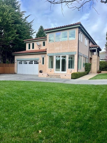 Building Photo - 445 Purisima Way